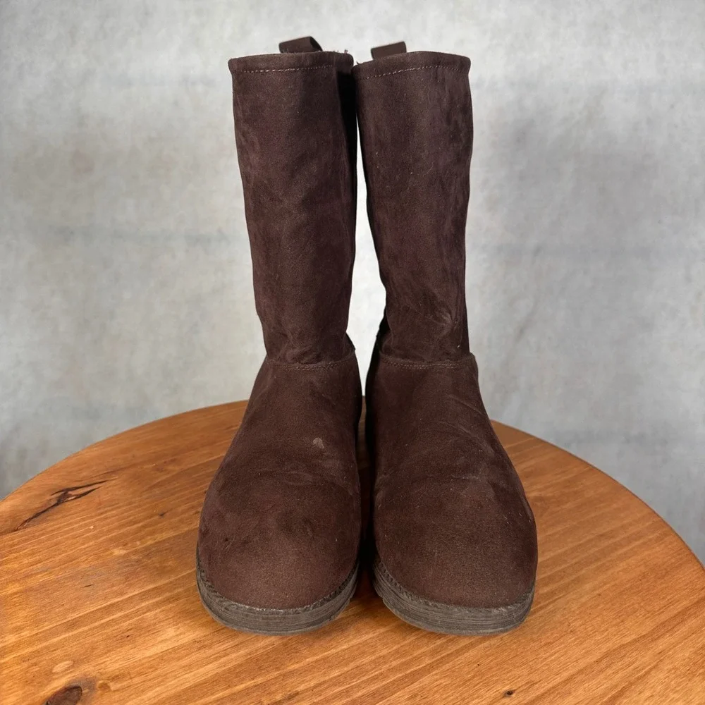 Muk Luks Faux Suede Boots Womens Size 8 Brown Good Knit Lined Mid Calf Pull On